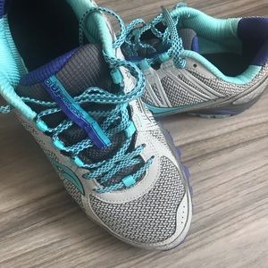 Saucony women’s trail tennis shoes walking size 9